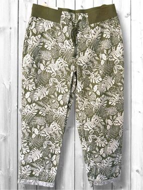 🌼NWT-Palm Rio Olive Green Leaf-Print Cropped Pants